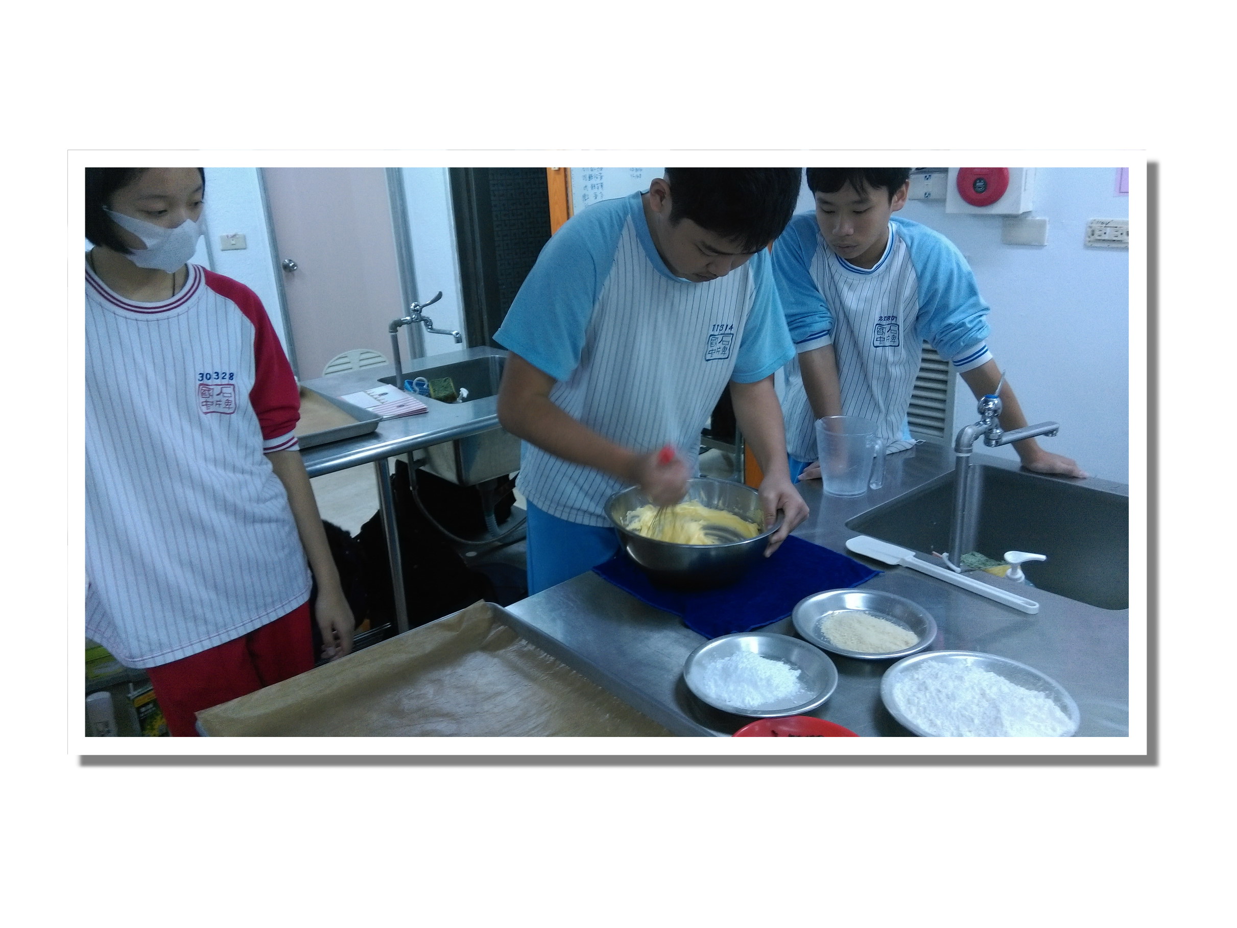 104年寒假國中生職業輔導研習營 1、烘焙課程(麵包.餅乾製作)