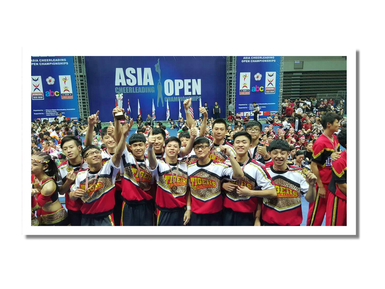 狂賀！本校競技啦啦隊榮獲2015亞洲盃公開賽高中組第一名！
